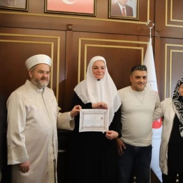 ألمانية تعتنق الإسلام في غازي عنتاب وتتخذ اسم &laquo;حليمة&raquo;