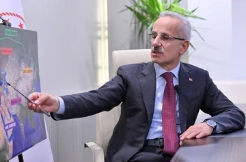 وزير النقل التركي: تسهيلات جديدة لعبور الشاحنات وخطط لإحياء خطوط النقل مع سوريا