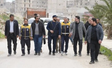 محافظة حلب تطلق حملة لإزالة الأنقاض وفتح الطرق في حيي الأشرفية وبني زيد 