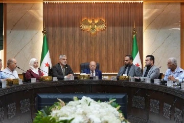 وزير الاقتصاد يبحث تحديات المصارف العامة وإعادة هيكلة القطاع المصرفي 