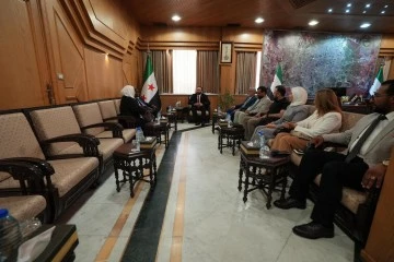 محافظ حلب يعقد اجتماعا مع ممثلي وكالة الأمم المتحدة للإغاثة 