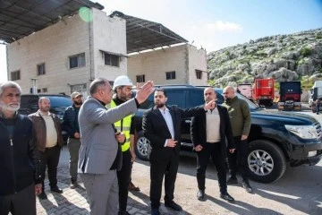 وزير الاشغال العامة والاسكان بجولة تفقدية لمعبر باب الهوى 