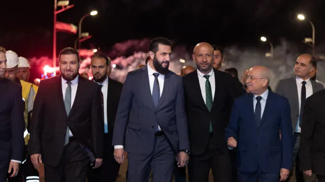 الرئيس الشرع يفتتح جسر الرستن بعد إعادة تأهيله