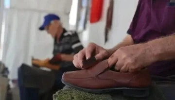 السوريون في صناعة الأحذية .. مسؤول نقابي يحذر: انسحابهم سيؤدي إلى أزمة إنتاج