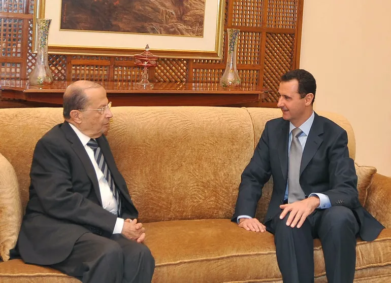 في أول زيارة له منذ 14 عاماً .. &quot;ميشال عون&quot; يزور دمشق للقاء الإرهـ ـابي &quot;بشار&quot;