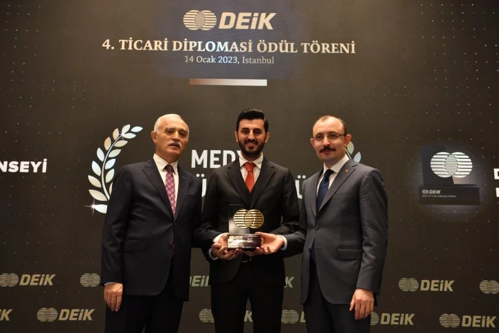 جائزة لـ  Halit Acar من الوزير Muş