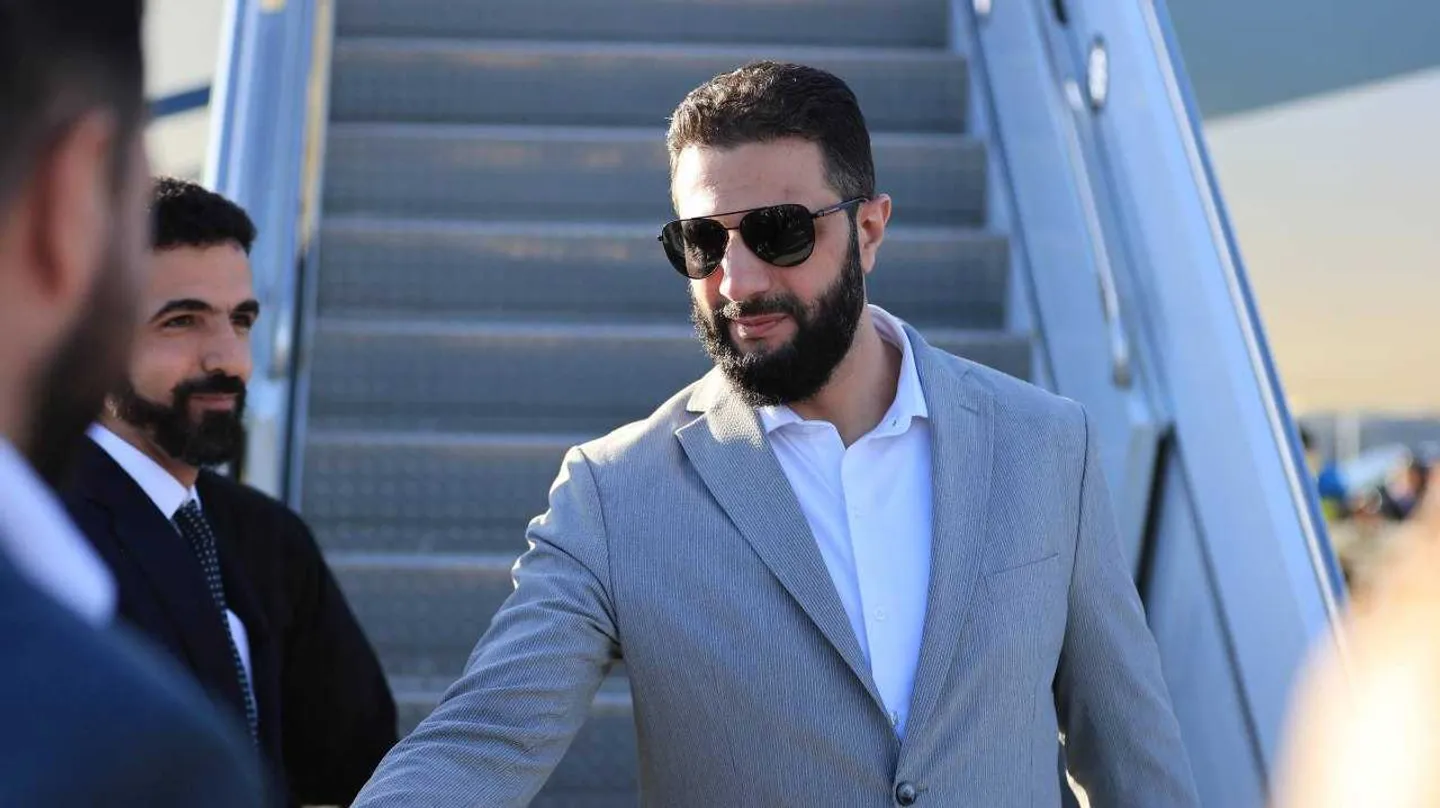 الشرع يصل إلى نيويورك ويدعو لاستعادة العلاقات بين دمشق وواشنطن