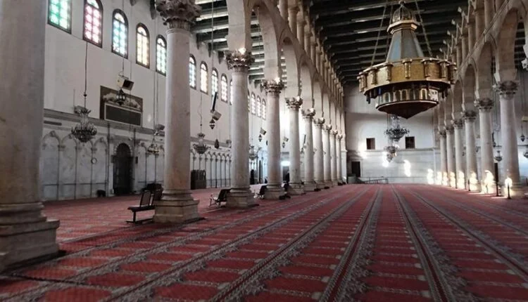 الجامع الأموي بحلّة جديدة: استبدال السجاد استعدادًا لشهر رمضان