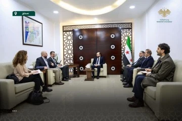 وزير الطاقة يبحث مع وفد الصليب الأحمر بعض الملفات الإنسانية 