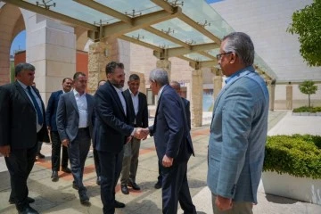 وزير الثقافة محمد ياسين الصالح يزور القصر الأموي بالعاصمة عمان