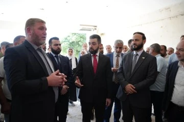 وزير الإدارة المحلية ومحافظ حلب عقدا. اجتماعا لتطوير الخدمات