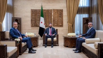 الرئيس احمد الشرع ووزير الخارجية يستقبل وزير خارجية تركيا
