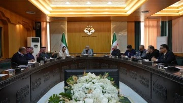 السيد فواز هلال نائب محافظ حلب يعقد اجتماعا بمبنى المحافظة بحضور ممثلي شركتي سامي روك وأملاك سيرف