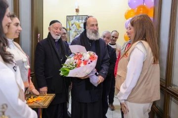 نيافة المطران مار بطرس قسيس يفتتح بازار الخيري  