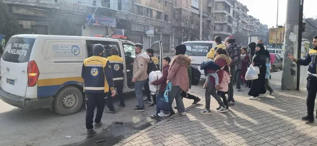 مع تأمين مراكز إيواء.. إجلاء مئات المدنيين من حيّي الشيخ مقصود والأشرفية