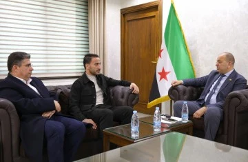 وزير الرياضة والشباب يبحث مع رئيس كرة القدم تطوير ودعم المنتخبات 