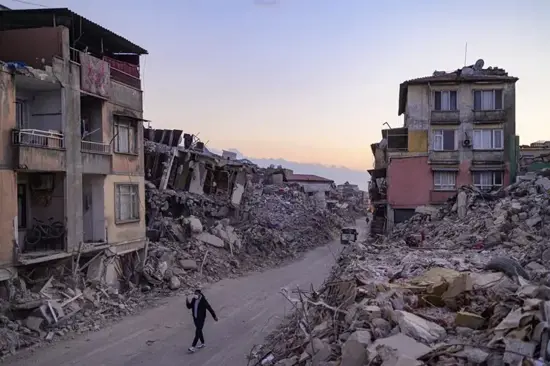 حظر تسريح الموظفين بمناطق الزلزال في تركيا