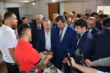 &quot;حلب تنهض بصناعتها&quot;… انطلاقة معرض الأحذية والمنتجات الجلدية بفندق شيراتون