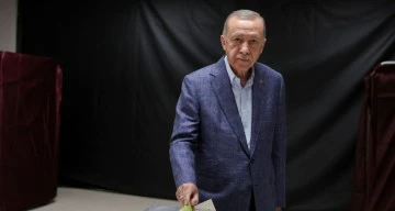 الرئيس أردوغان يدلي بصوته في الانتخابات التركية في إسطنبول
