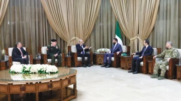 السيد الرئيس احمد الشرع يستقبل وفدا المملكة الأردنية الهاشمية 