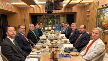 أنقرة.. نائب وزير الخارجية التركي يلتقي قادة المعارضة السورية