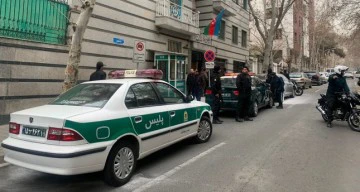 مقتل شخص وإصابة اثنين آخرين في هجوم مسلح على سفارة أذربيجان في طهران