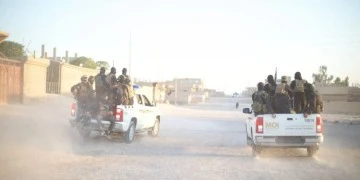 الدفاع السورية: نشر القوات على حدود لبنان والعراق إجراء دفاعي