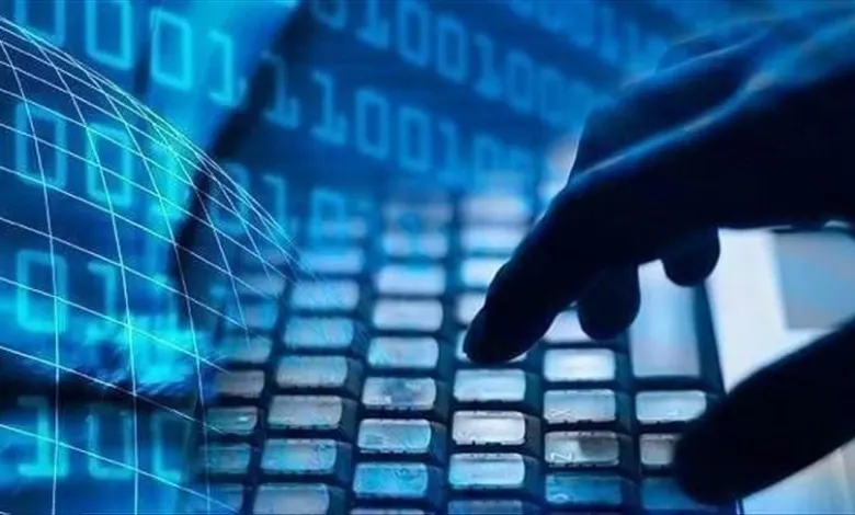 هل كان نتيجة “هجوم سيبراني”؟.. حسم سبب الخلل التقني الذي ضرب العالم