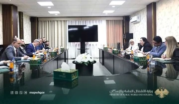 وزير الأشغال العامة والإسكان يبحث مع وفد مشاريع الإسكان والبنى التحتية 