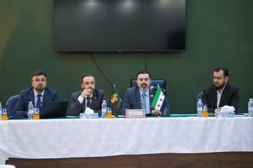 وزير التربية والتعليم يجتمع مع المدراء المركزيين بالمحافظات 