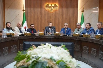 محافظ حلب يعقد اجتماعابحضور عدد من الخبراء والأكاديميين السوريين