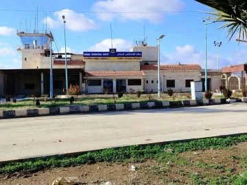 وفد حكومي يصل مطار القامشلي لبحث إعادة تشغيله