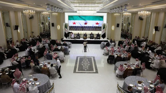 محافظ حماة يستقبل شيوخ وممثلي القبائل والعشائر لتعزيز التواصل مع المكوّن العربي الأصيل