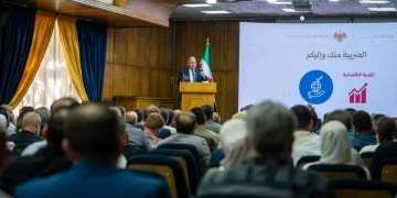 الحكومة تعد بتقييد استيراد الألبسة وبإجراءات أخرى بعد احتجاج للصناعيين في دمشق