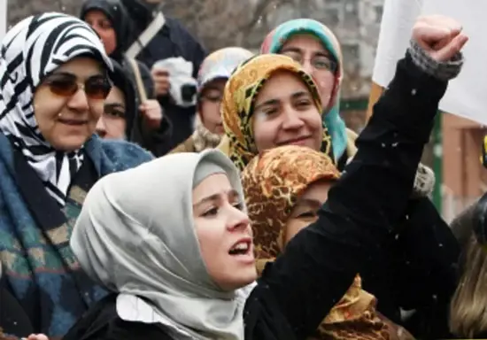 تركيا: قرار بتمكين المرأة المتزوجة من الاختيار بين حمل لقبها أو لقب زوجها